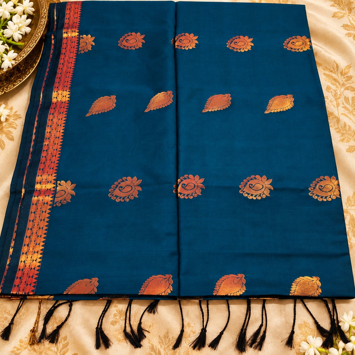 Beautifully spaced copper-gold leaf and paisley-inspired zari buttas