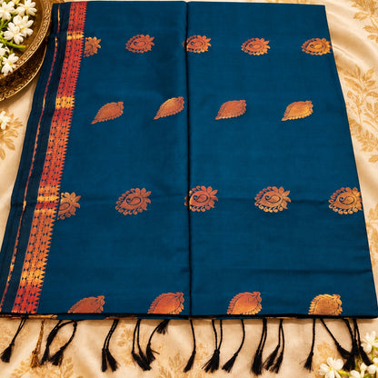 Beautifully spaced copper-gold leaf and paisley-inspired zari buttas