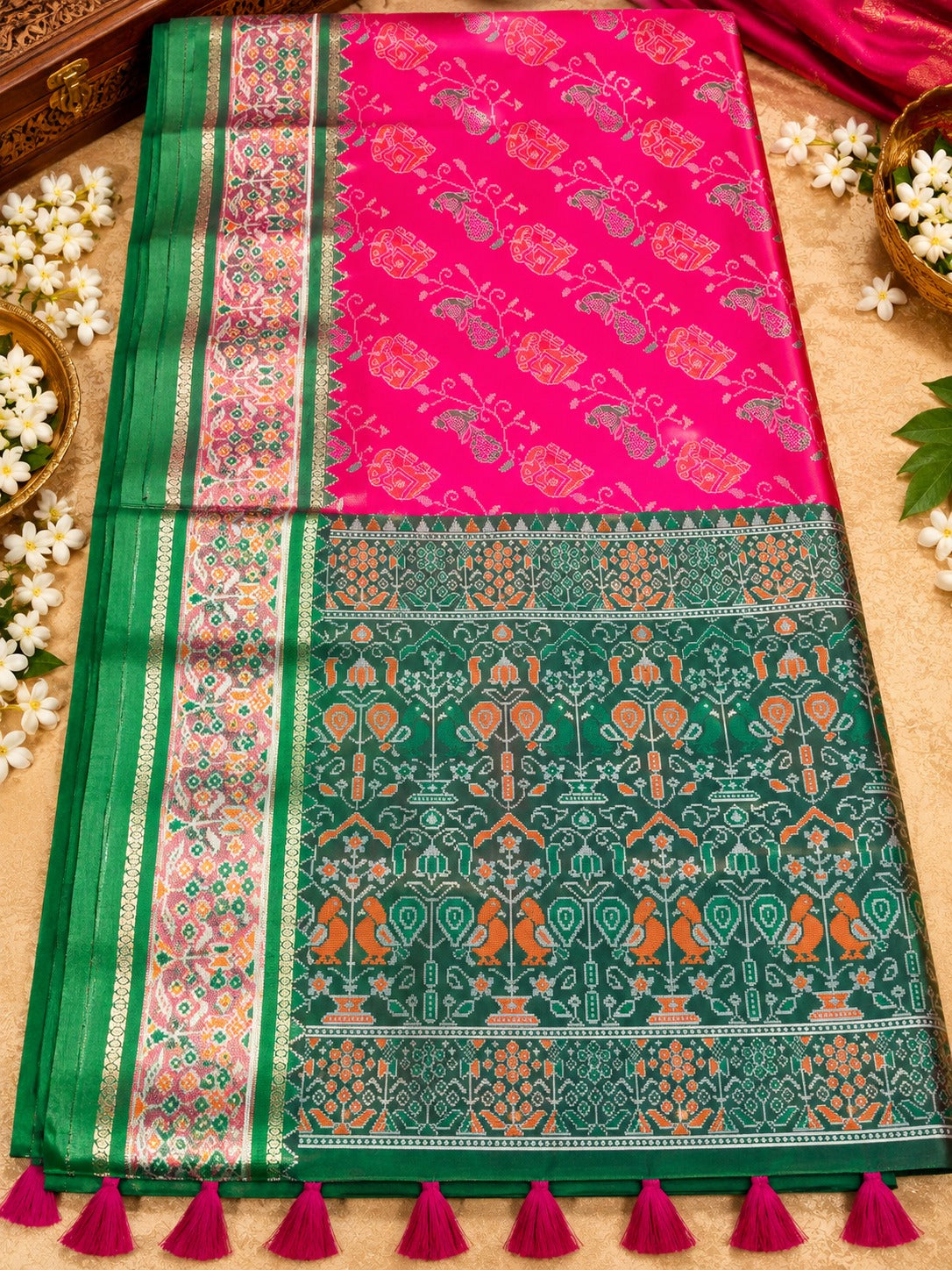Pochampally Silk-blend Saree with lustrous finish